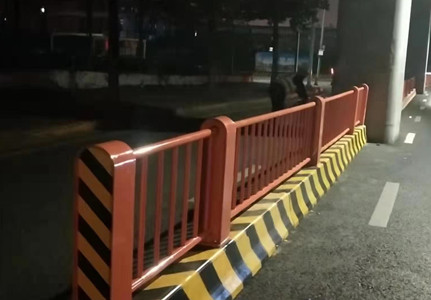 公路隔離護(hù)欄